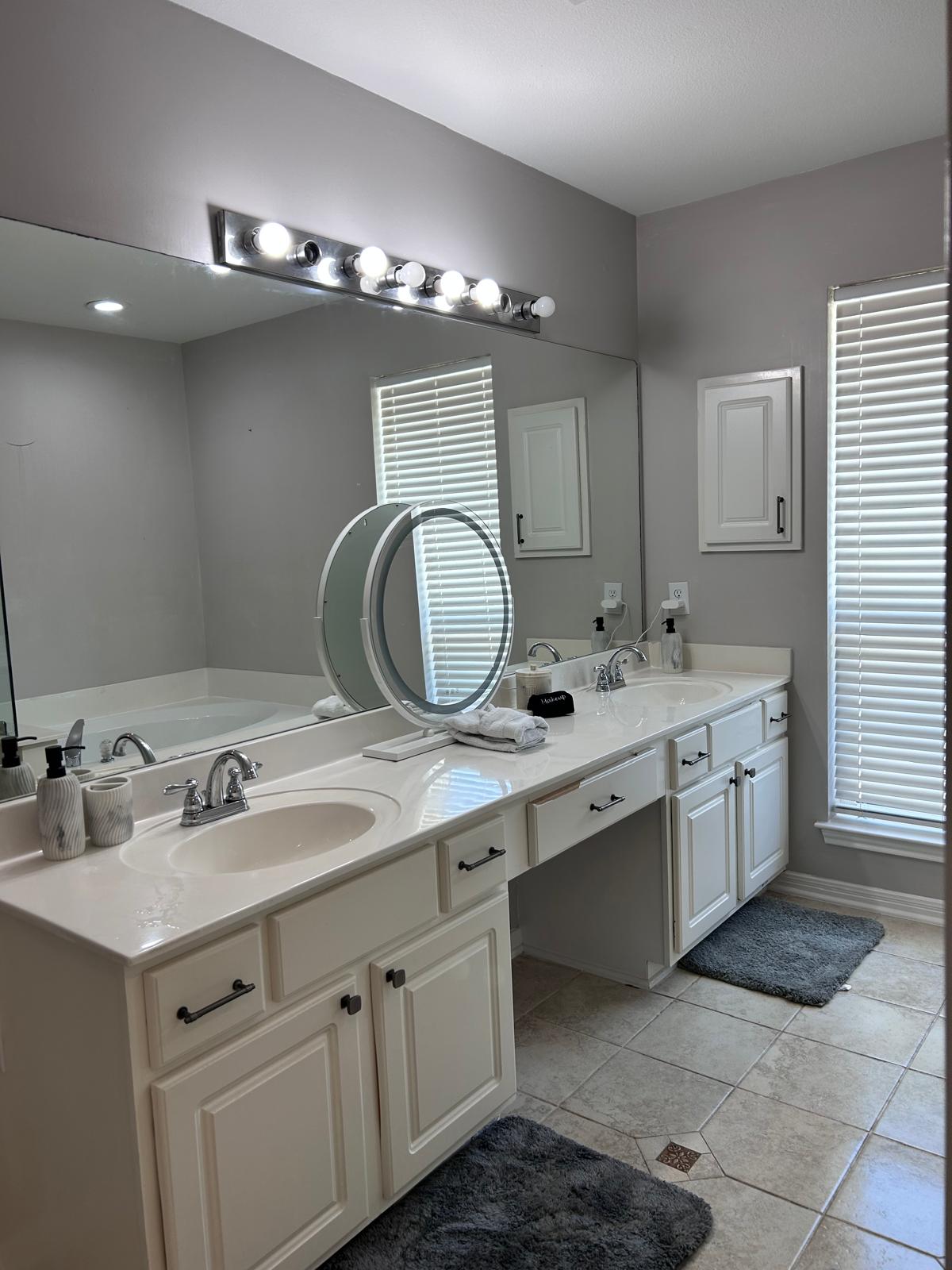A bright, fresh bathroom after Leempio cleaning